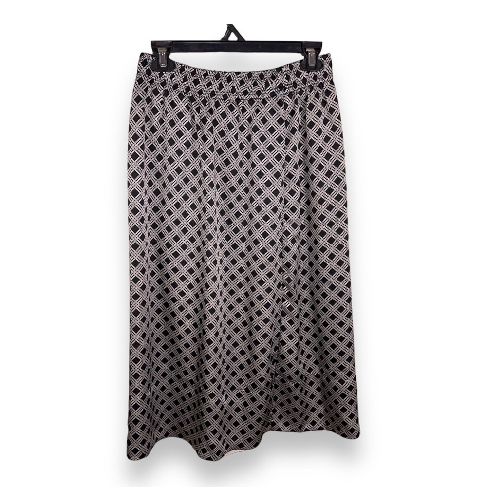 SIZE 6 H&M BLACK AND WHITE SATIN GEOMETRIC PRINT SKIRT ELASTIC WAIST